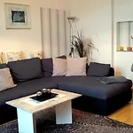 24 Modern & Gemuetlich Appartement *